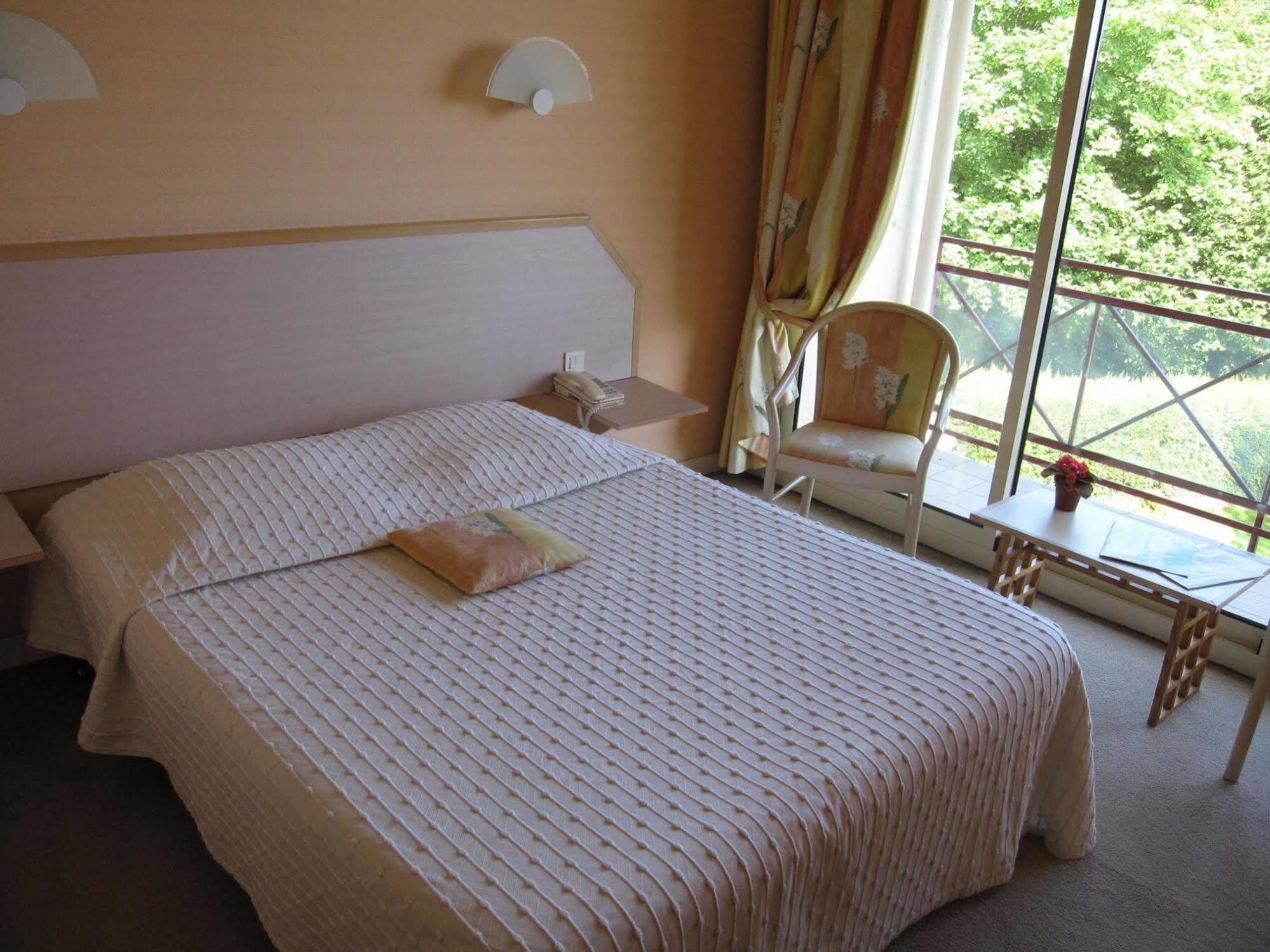 Auberge Saint Thegonnec Екстериор снимка